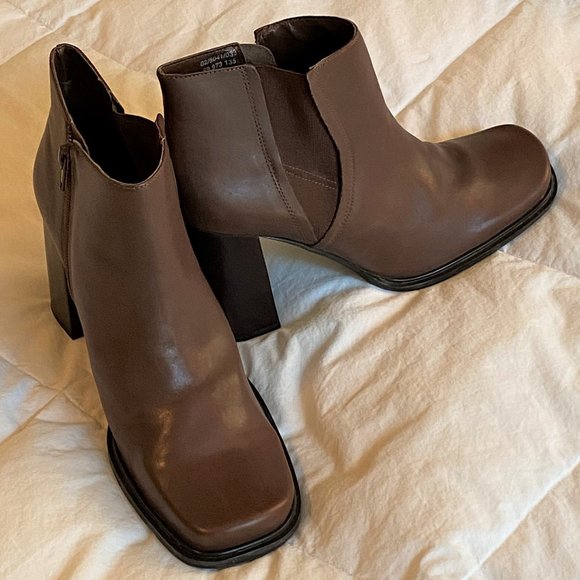 Bruno Valenti Shoes - EUC Bruno Valenti Ankle Boots Lovely for Winter